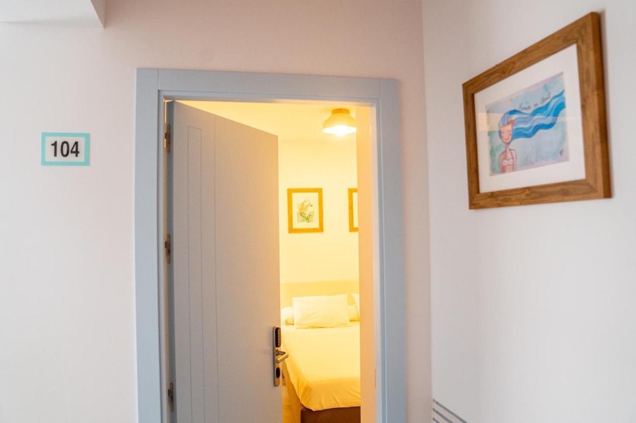 Hostal Tarantelo Conil โกนิล เด ลาฟรอนเตรา ภายนอก รูปภาพ