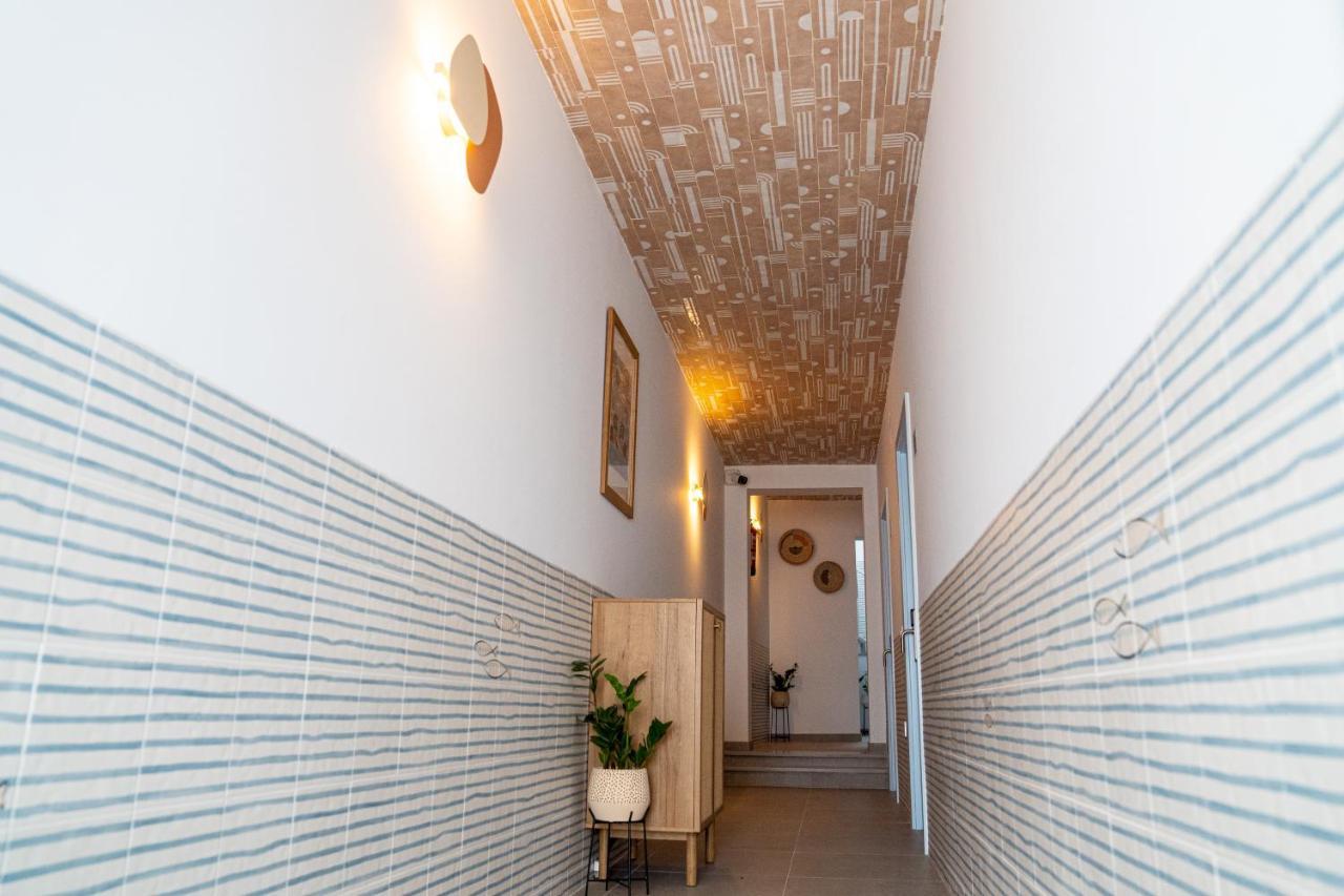 Hostal Tarantelo Conil โกนิล เด ลาฟรอนเตรา ภายนอก รูปภาพ