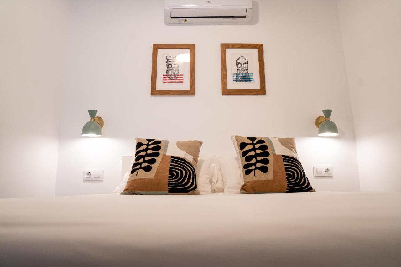 Hostal Tarantelo Conil โกนิล เด ลาฟรอนเตรา ภายนอก รูปภาพ