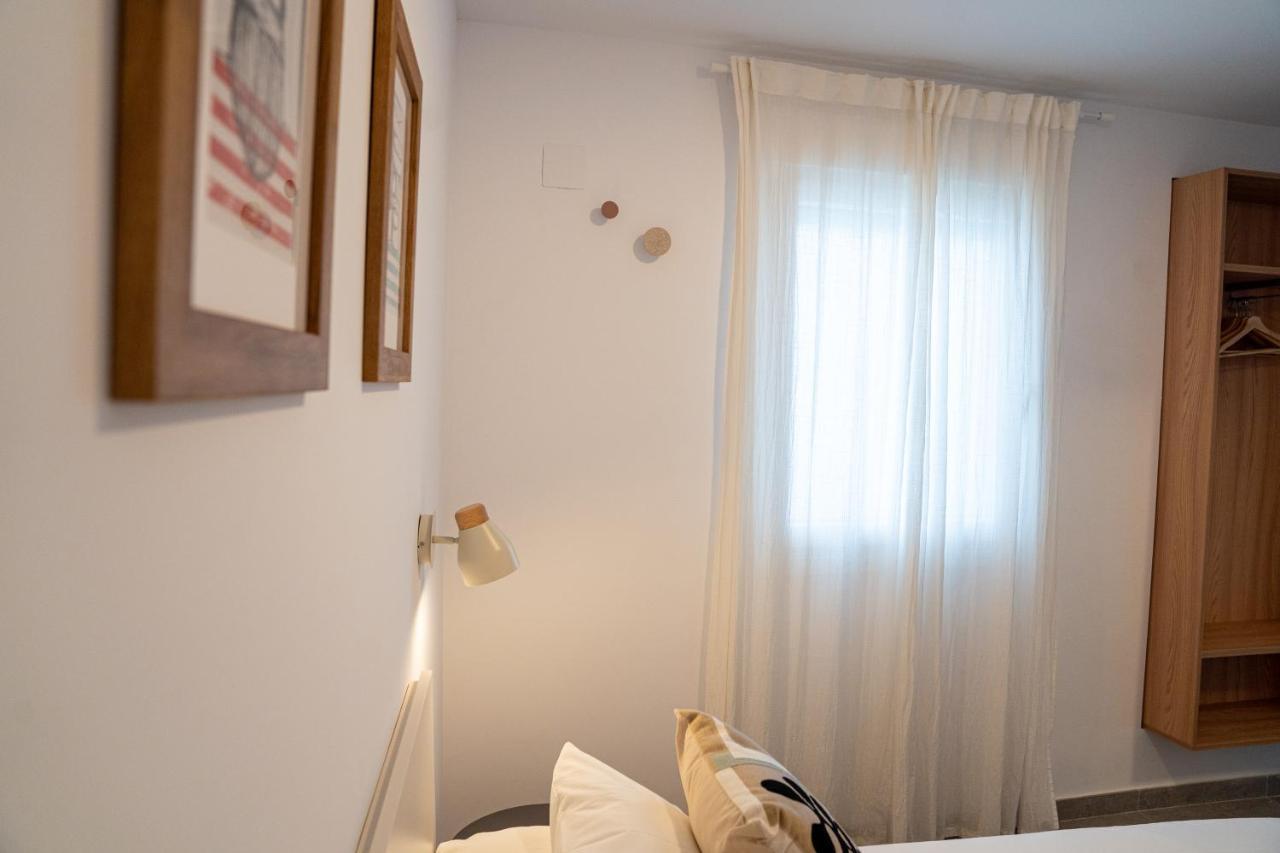 Hostal Tarantelo Conil โกนิล เด ลาฟรอนเตรา ภายนอก รูปภาพ