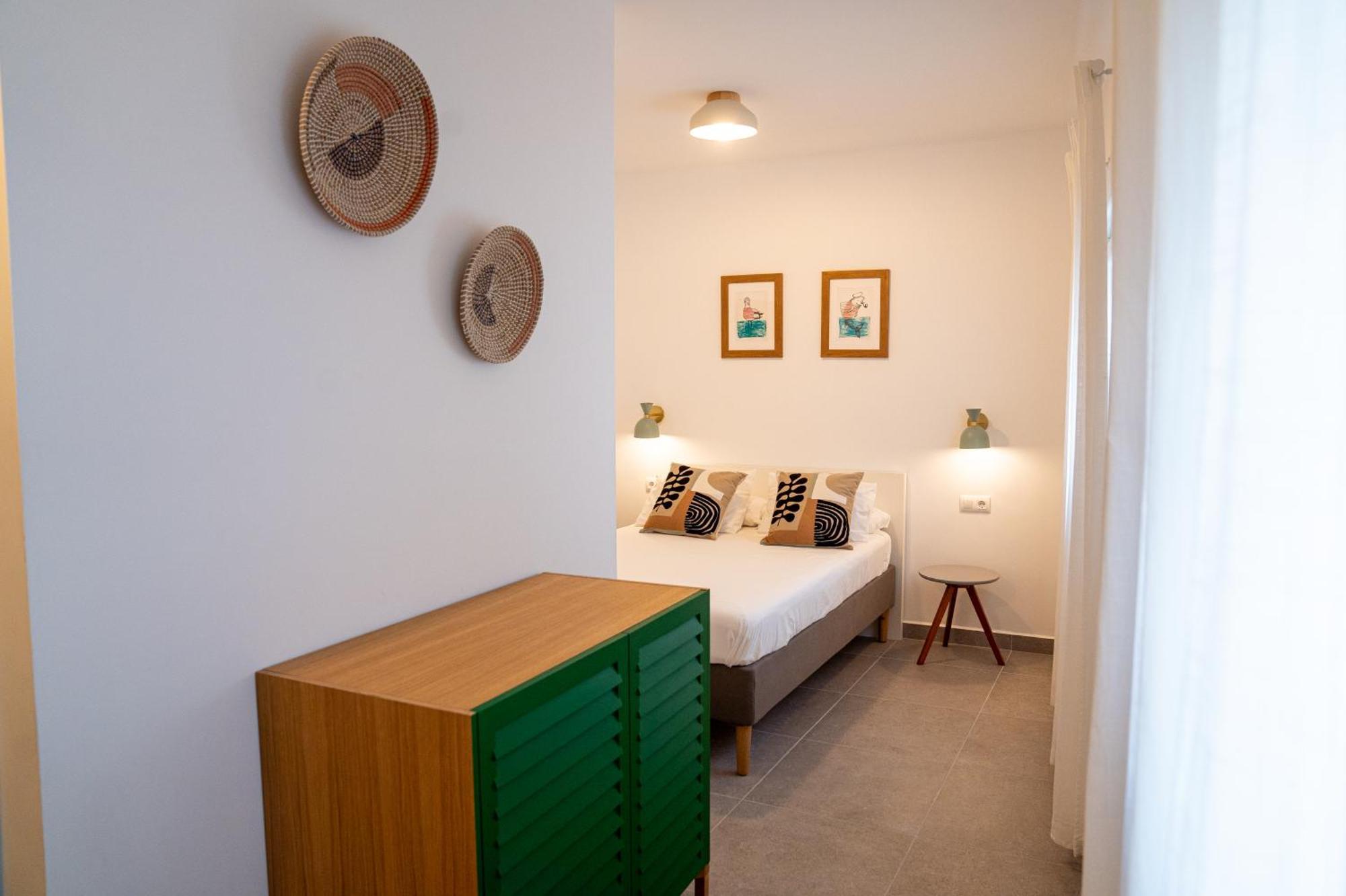 Hostal Tarantelo Conil โกนิล เด ลาฟรอนเตรา ภายนอก รูปภาพ