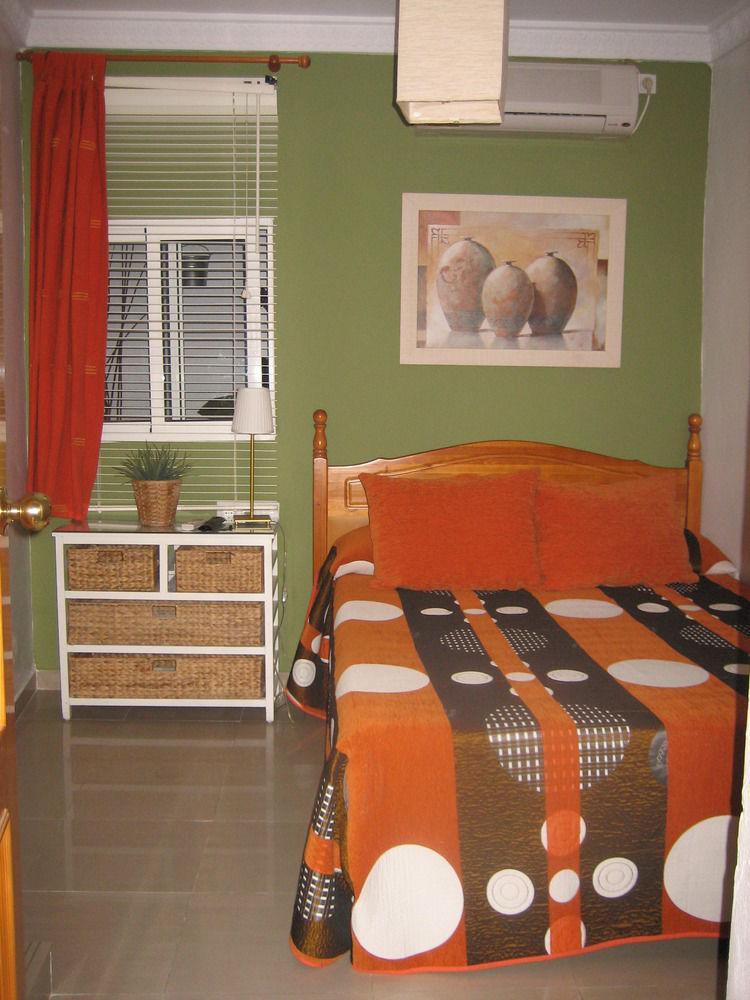Hostal Tarantelo Conil โกนิล เด ลาฟรอนเตรา ภายนอก รูปภาพ