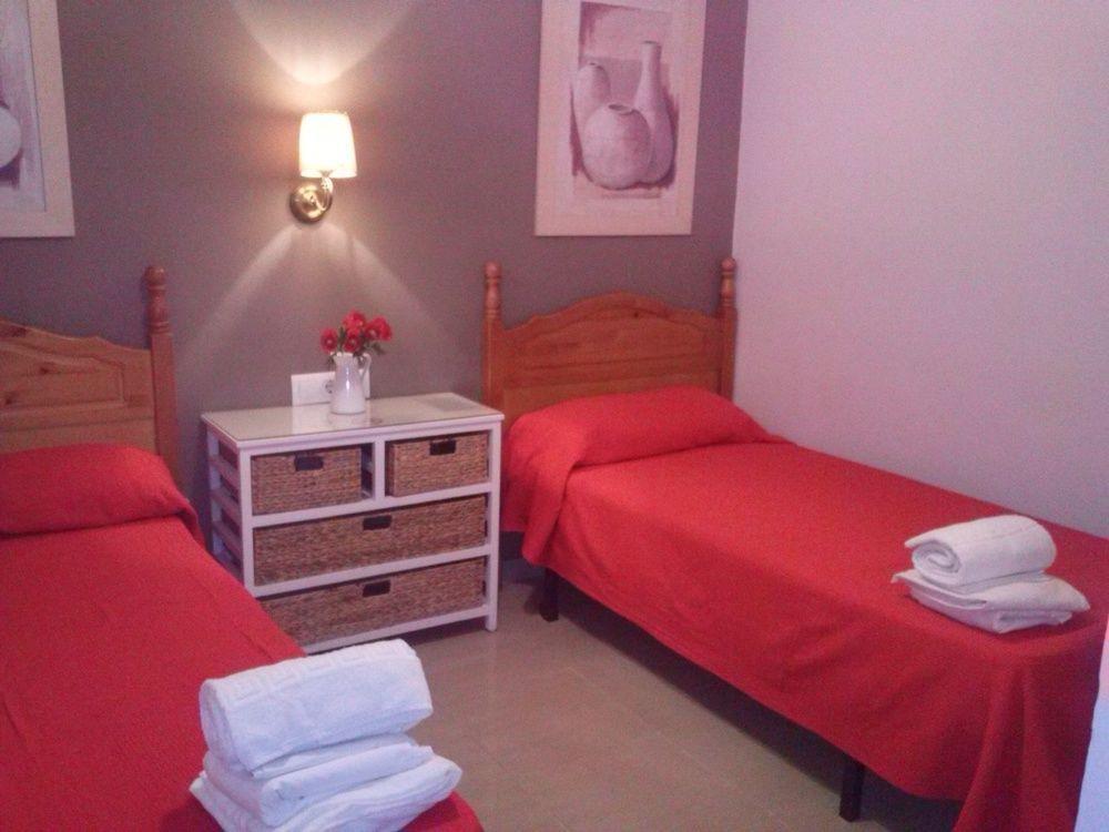 Hostal Tarantelo Conil โกนิล เด ลาฟรอนเตรา ภายนอก รูปภาพ