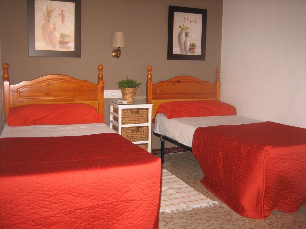 Hostal Tarantelo Conil โกนิล เด ลาฟรอนเตรา ภายนอก รูปภาพ