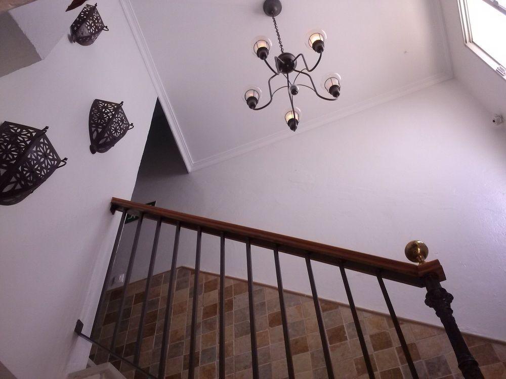 Hostal Tarantelo Conil โกนิล เด ลาฟรอนเตรา ภายนอก รูปภาพ